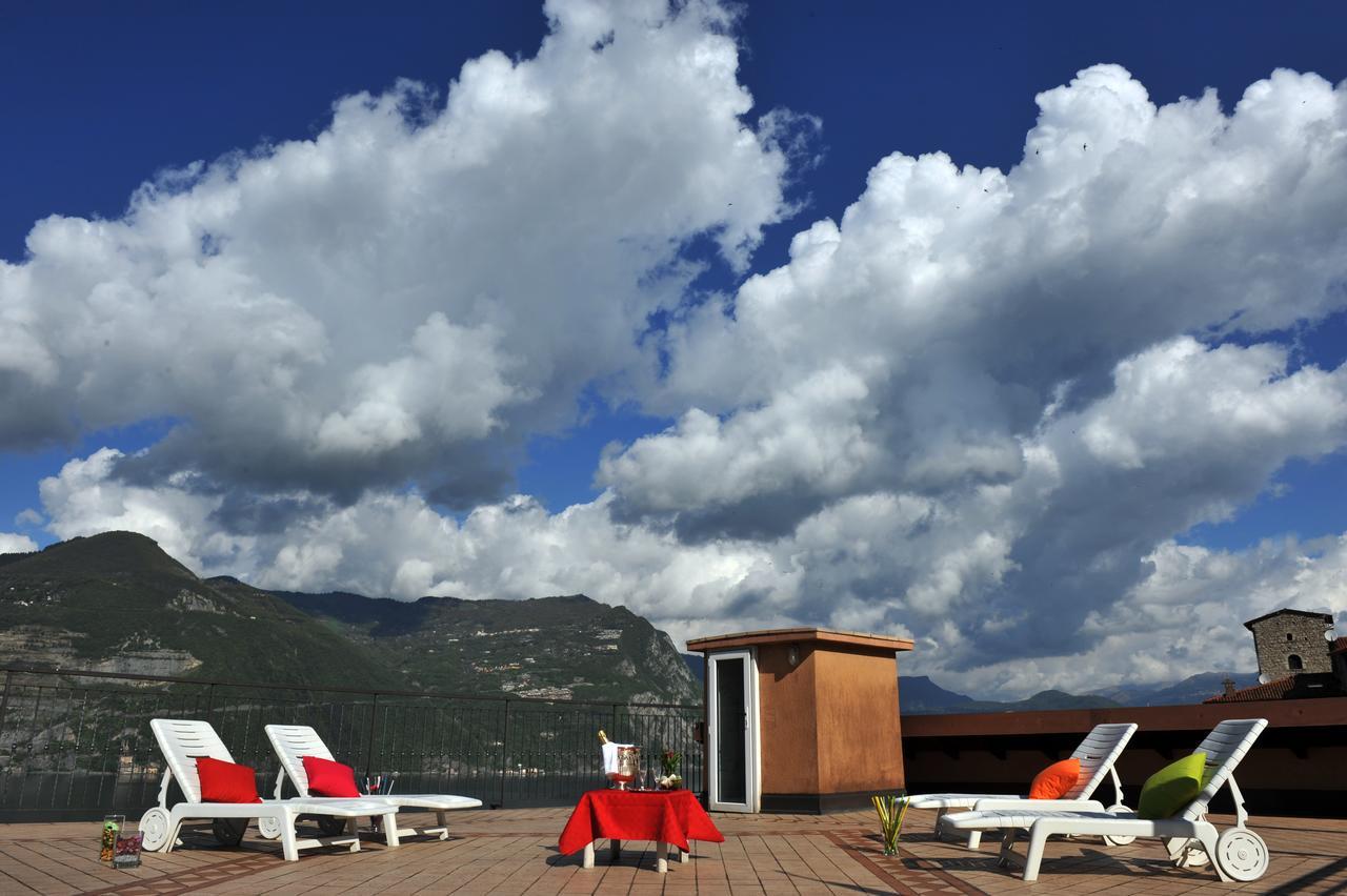 Hotel Bellavista Meuble Monte Isola Exterior foto